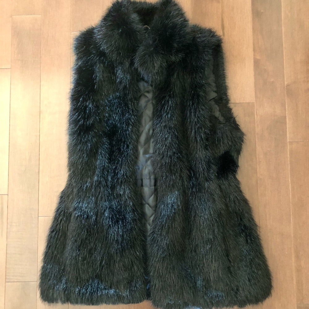 Banana Republic faux-fur vest - size small